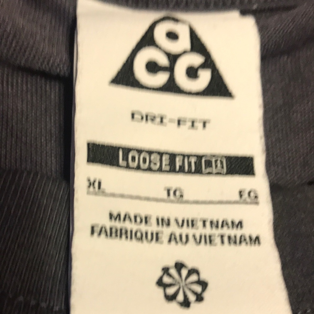 Nike ACG (lavender /grey) T-Shirt - Picture 3 of 6